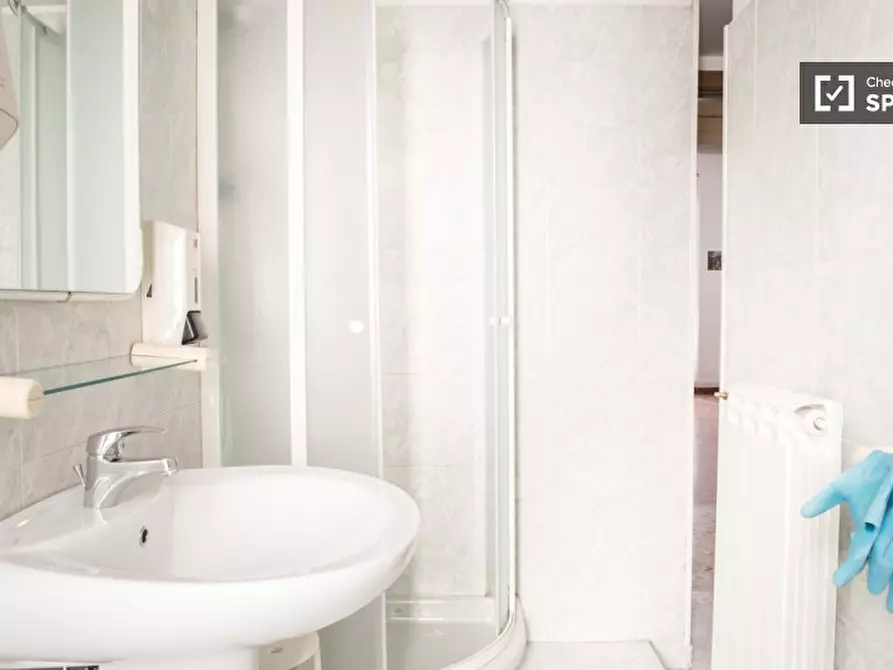 Immagine 13 di Camera condivisa in affitto  in Via Salaria a Roma