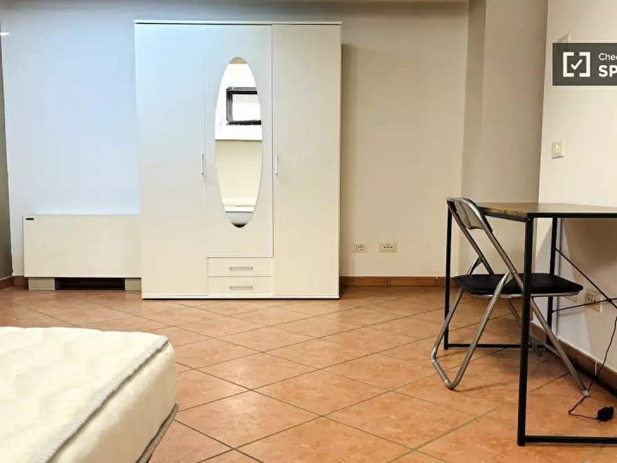 Immagine 4 di Camera condivisa in affitto  in Via Alessandro Brisse a Roma