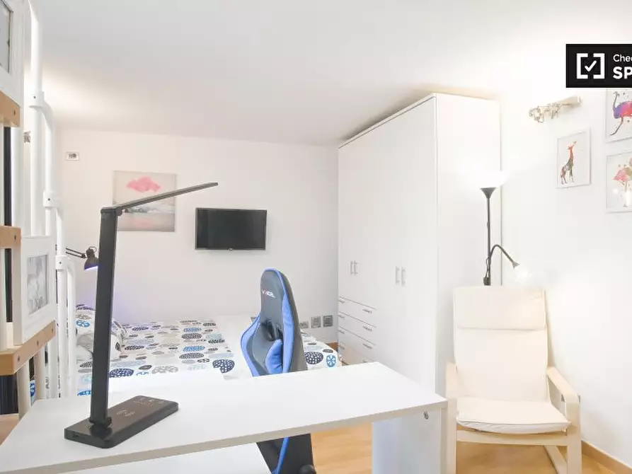 Immagine 2 di Camera condivisa in affitto  in Via Giulio e Corrado Venini a Milano