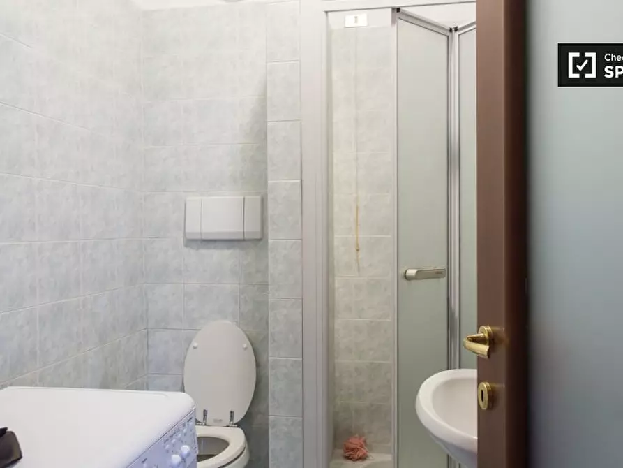 Immagine 17 di Camera condivisa in affitto  in Via Viterbo a Milano