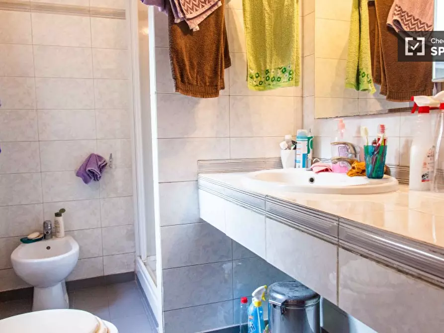 Immagine 8 di Camera condivisa in affitto  in Via Tuscolana a Roma