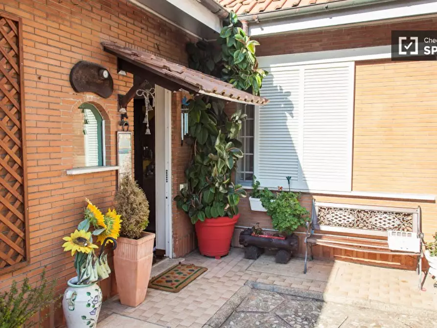 Immagine 9 di Camera condivisa in affitto  in Vicolo Casale Lumbroso a Roma