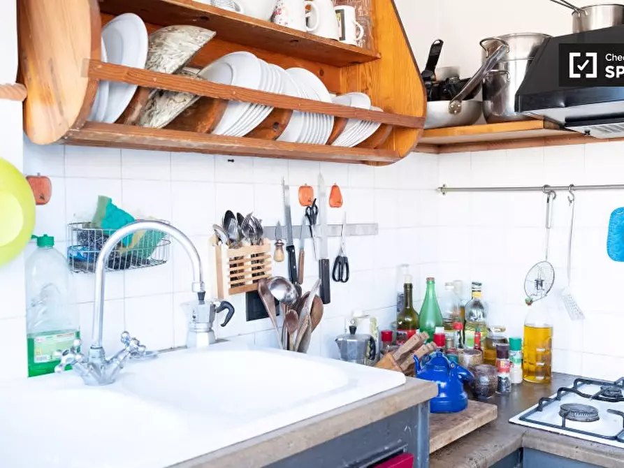 Immagine 13 di Camera condivisa in affitto  in Via Pietro D'Assisi a Roma