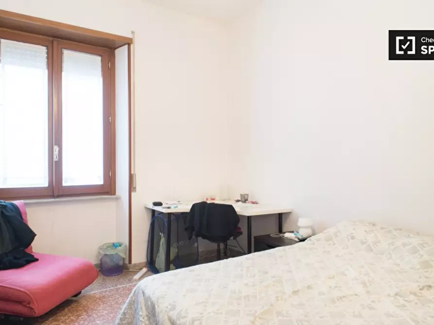 Immagine 2 di Camera condivisa in affitto  in Via Montebuono a Roma