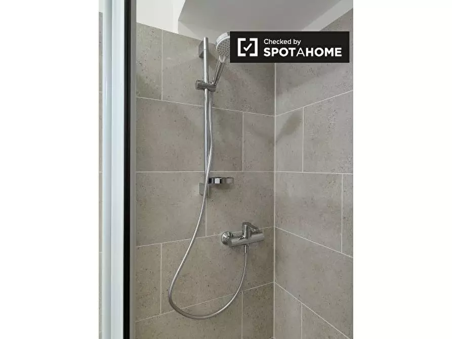 Immagine 17 di Camera condivisa in affitto  in Via Lodovico Il Moro a Milano