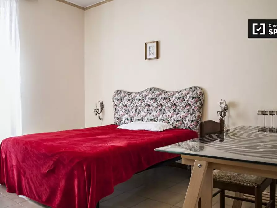 Immagine 4 di Camera condivisa in affitto  in Via Santa Domenica Talao a Roma