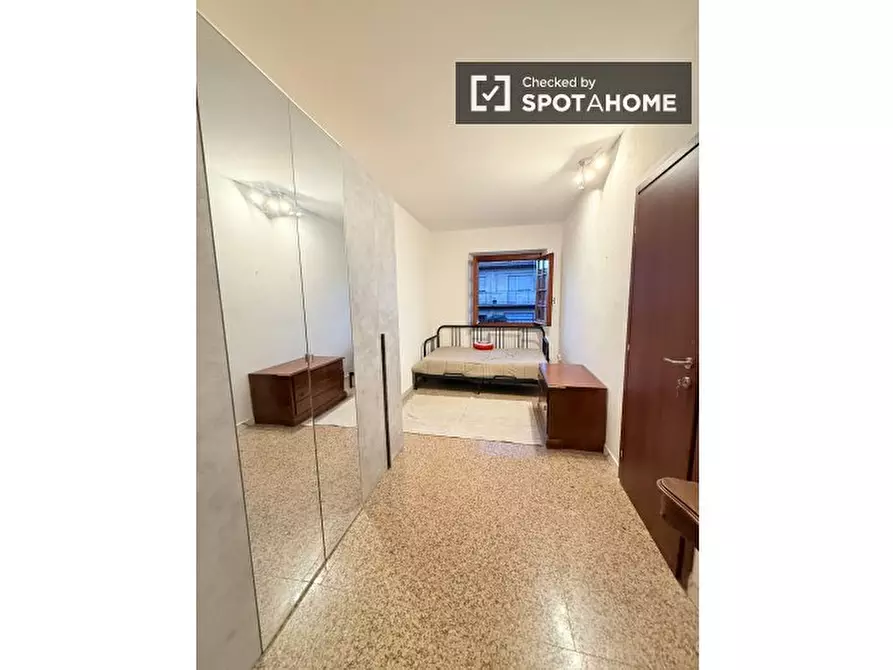 Immagine 2 di Camera condivisa in affitto  in Via Argusto a Roma