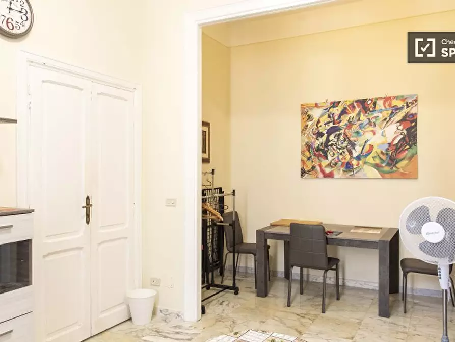 Immagine 17 di Camera condivisa in affitto  in via Carlo Emanuele a Roma
