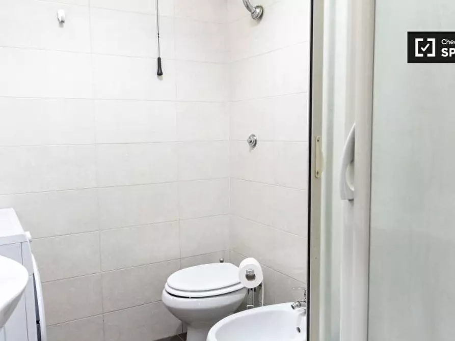 Immagine 11 di Camera condivisa in affitto  in Via Oderisi da Gubbio a Roma
