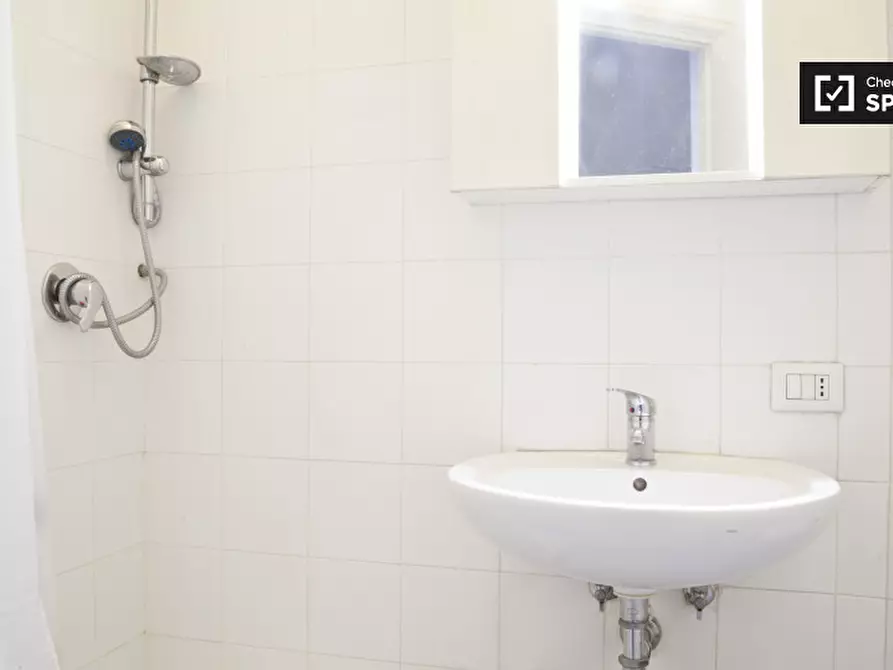 Immagine 18 di Camera condivisa in affitto  in Via della Ferratella in Laterano a Roma