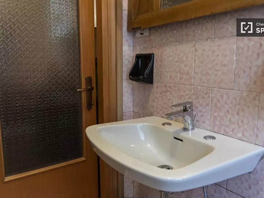 Immagine 5 di Appartamento in affitto  in Viale Telese a Roma