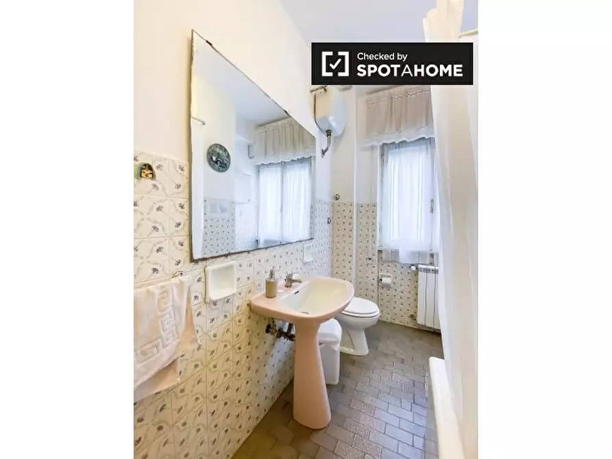 Immagine 17 di Camera condivisa in affitto  in Via Antonio Raimondi a Roma