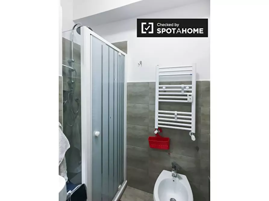 Immagine 10 di Camera condivisa in affitto  in Via Ettore Giovenale a Roma