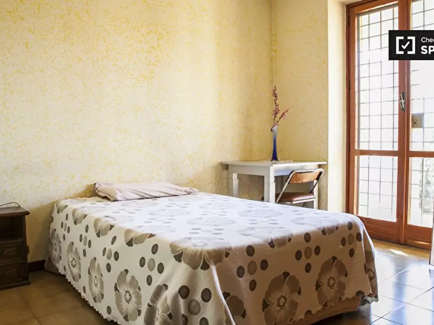 Immagine 4 di Camera condivisa in affitto  in Via Santa Domenica Talao a Roma