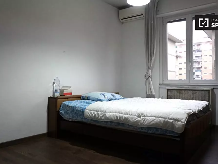 Immagine 2 di Camera condivisa in affitto  in Via Orbetello a Milano