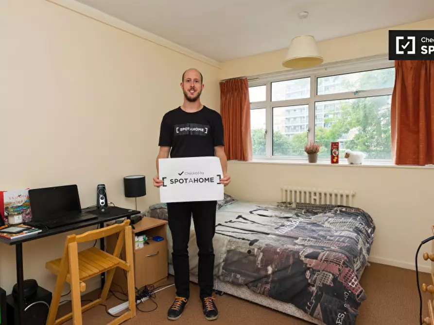 Immagine 16 di Camera condivisa in affitto  in CHURCHILL GARDENS a 