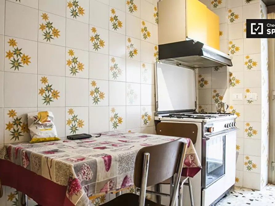 Immagine 9 di Camera condivisa in affitto  in Via Altavilla Irpina a Roma