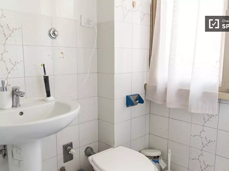 Immagine 14 di Camera condivisa in affitto  in Via Laurentina a Roma