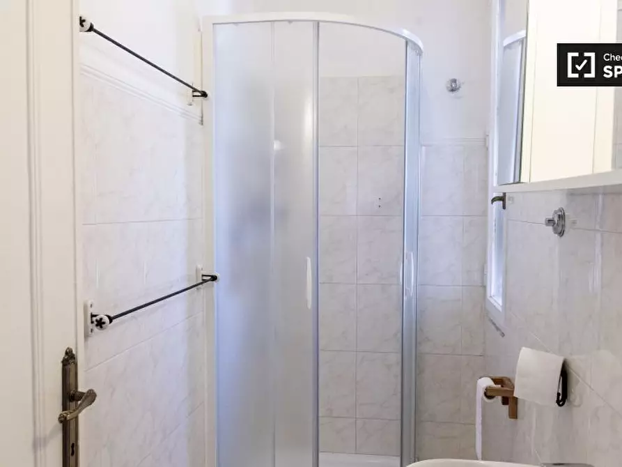 Immagine 17 di Camera condivisa in affitto  in Via Luca Valerio a Roma