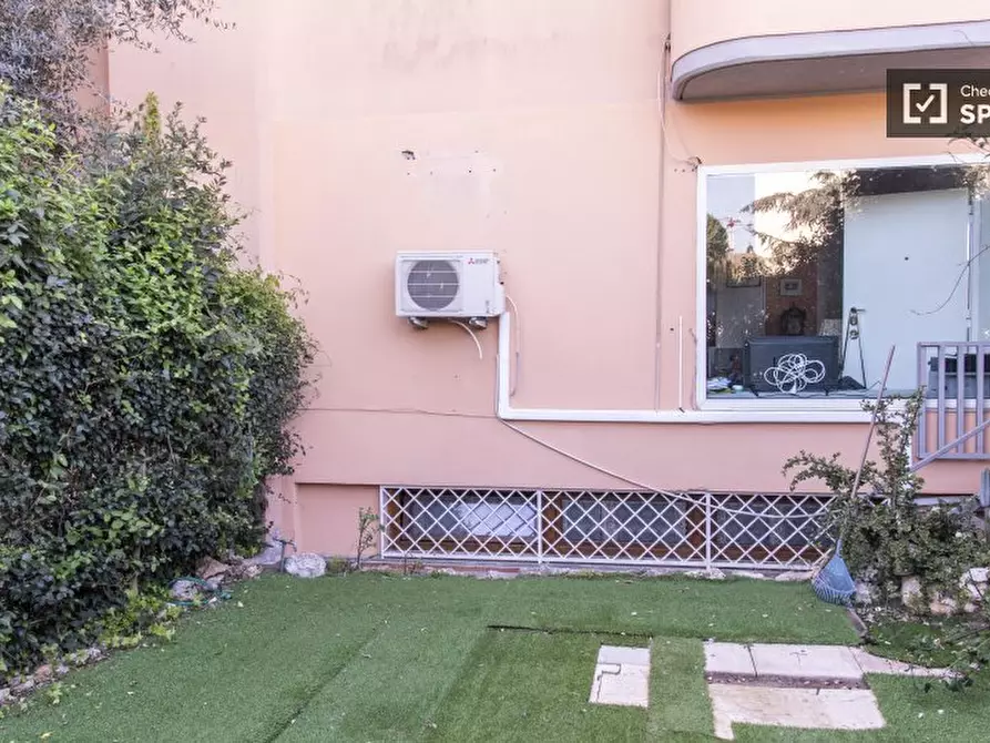 Immagine 18 di Camera condivisa in affitto  in Via Cassia a Roma