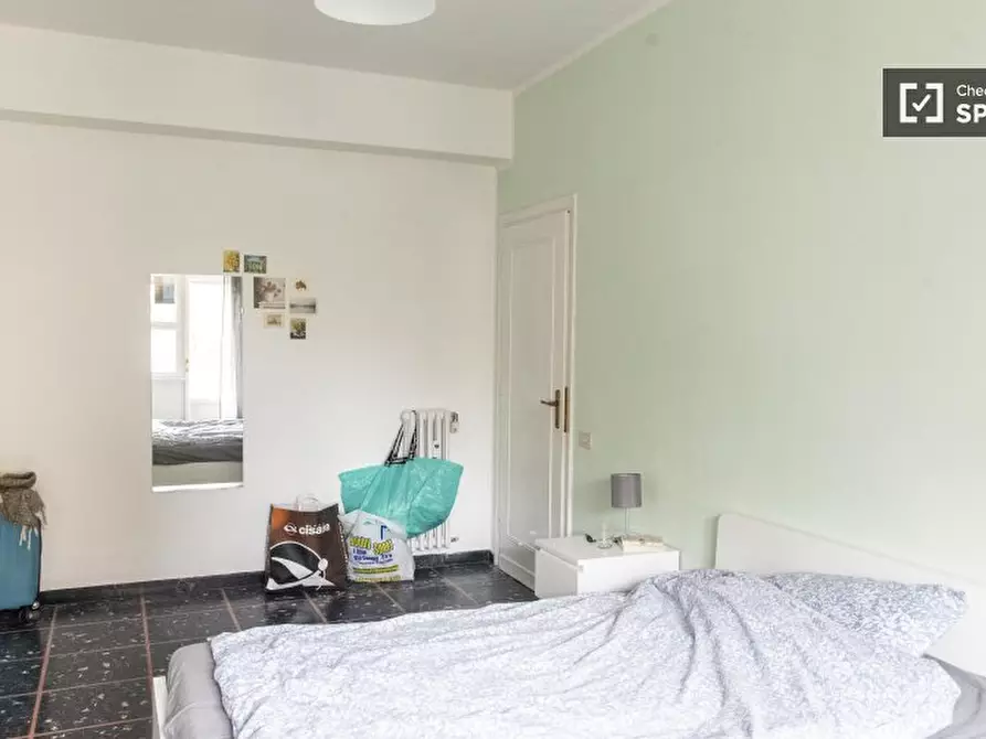 Immagine 5 di Camera condivisa in affitto  in Via Oderisi da Gubbio a Roma