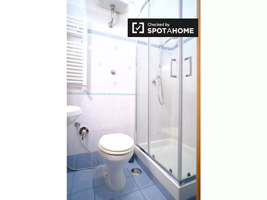 Immagine 8 di Residence in affitto  in Via Albalonga a Roma