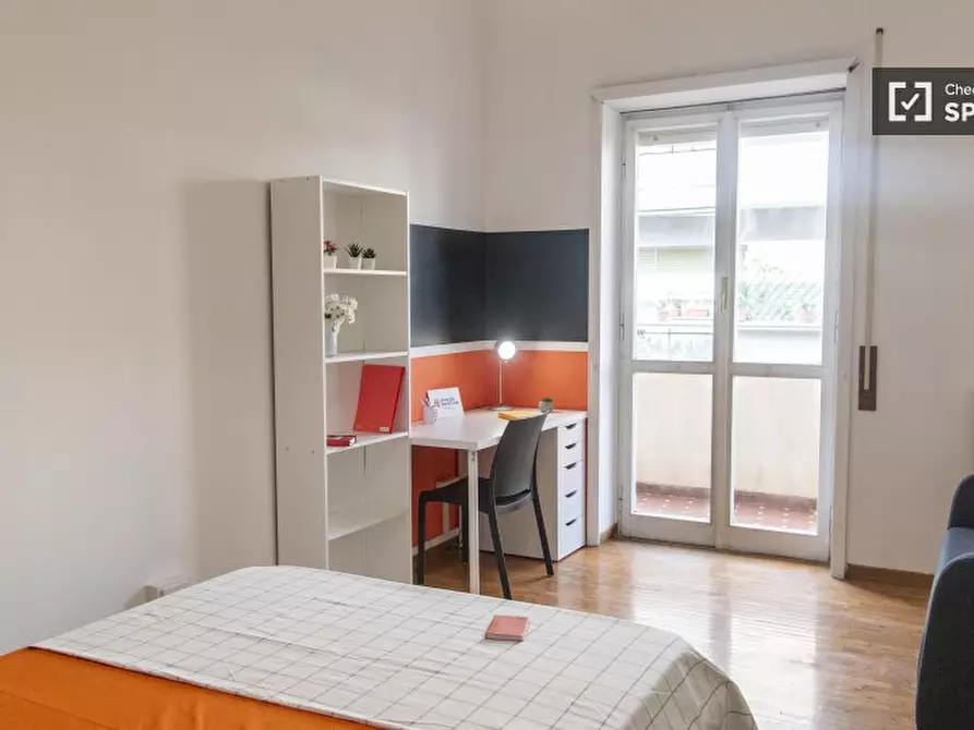 Immagine 1 di Camera condivisa in affitto  in Lungotevere di Pietra Papa a Roma