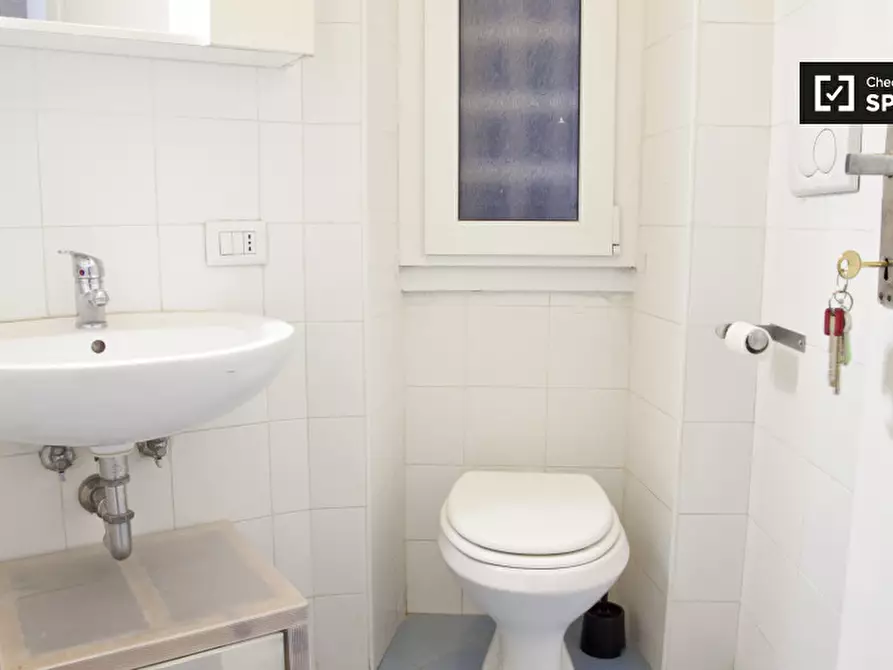 Immagine 17 di Camera condivisa in affitto  in Via della Ferratella in Laterano a Roma