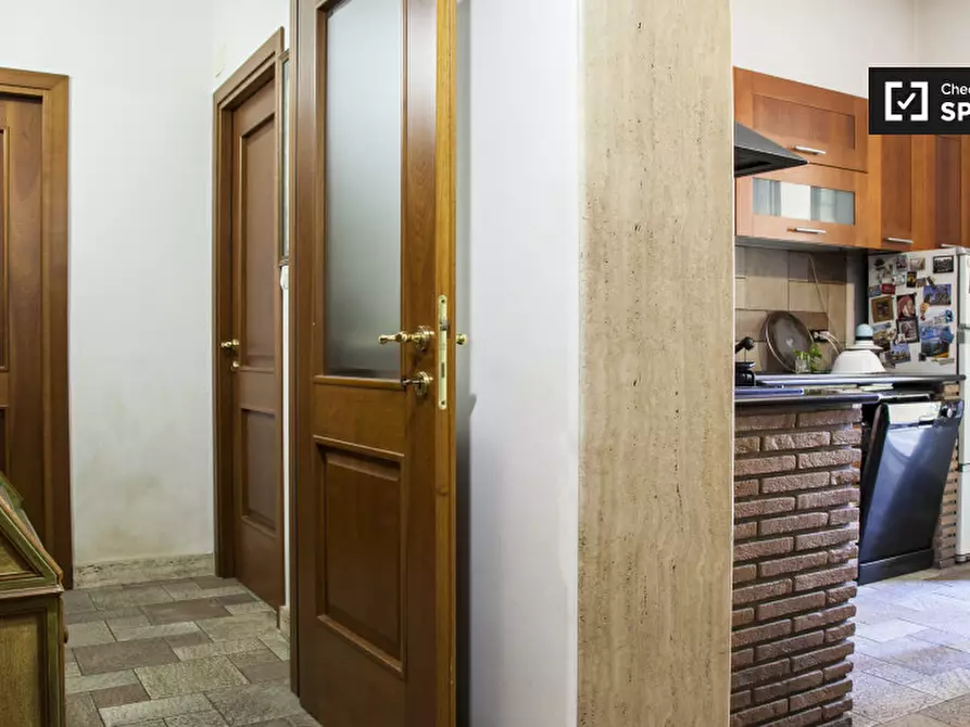 Immagine 17 di Camera condivisa in affitto  in Via dei Crispolti a Roma