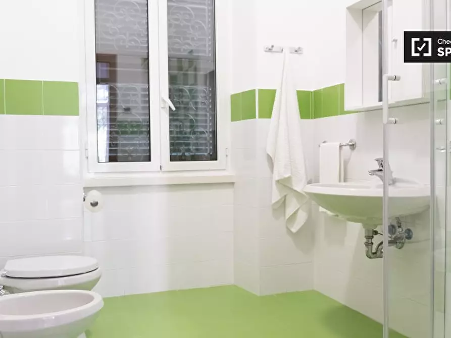 Immagine 4 di Camera condivisa in affitto  in Via dei Giovi a Roma