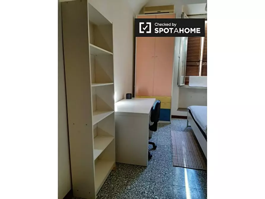 Immagine 4 di Camera condivisa in affitto  in Via Principe Amedeo a Roma