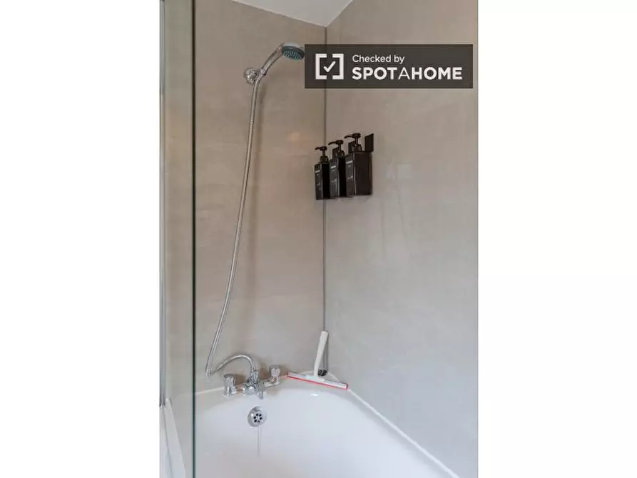 Immagine 13 di Appartamento in affitto  in A Goldhawk Rd a Hammersmith
