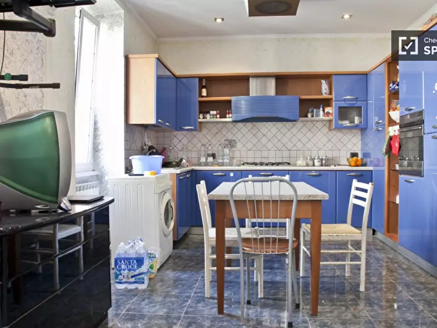 Immagine 10 di Camera condivisa in affitto  in Via dei Noci a Roma