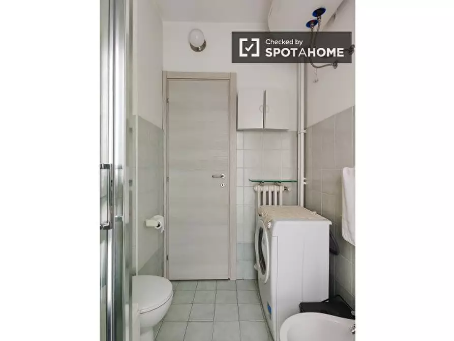 Immagine 19 di Camera condivisa in affitto  in Via Demonte a Milano