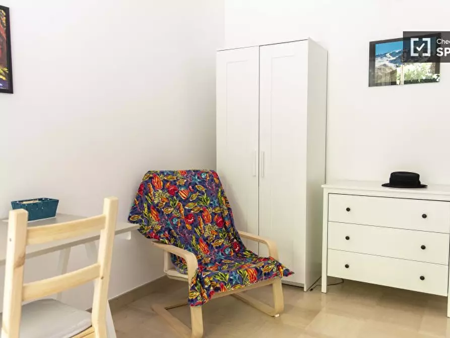 Immagine 3 di Camera condivisa in affitto  in Via della Fisica a Roma