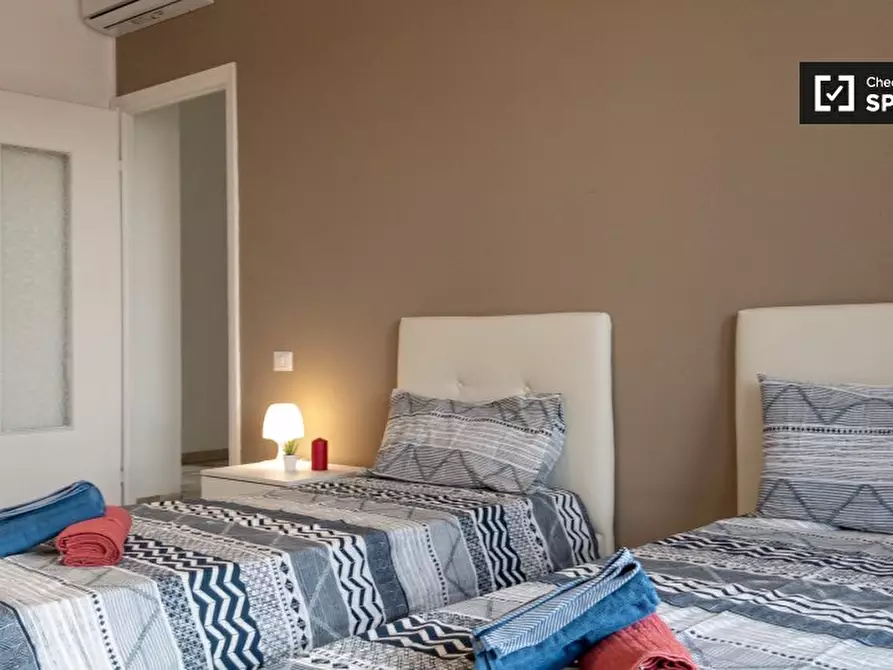 Immagine 3 di Camera condivisa in affitto  in Via Saverio Altamura a Milano