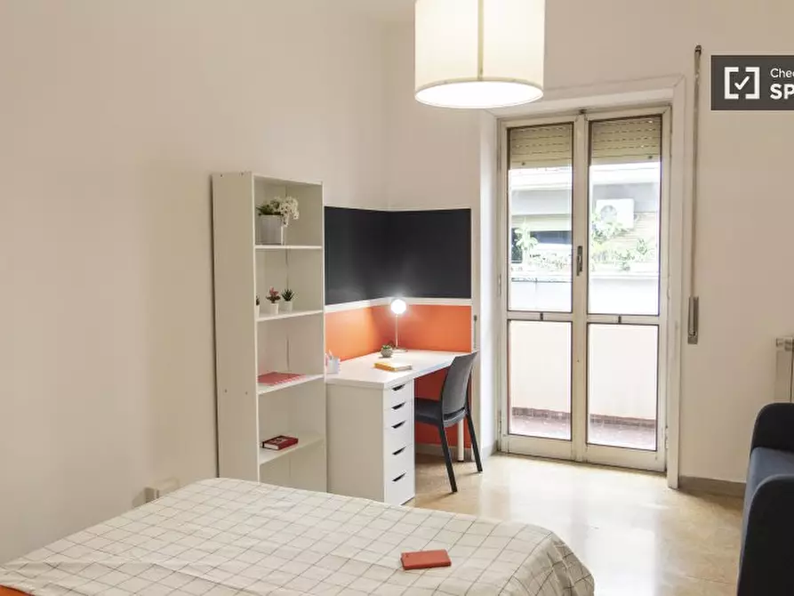 Immagine 4 di Camera condivisa in affitto  in Lungotevere di Pietra Papa a Roma