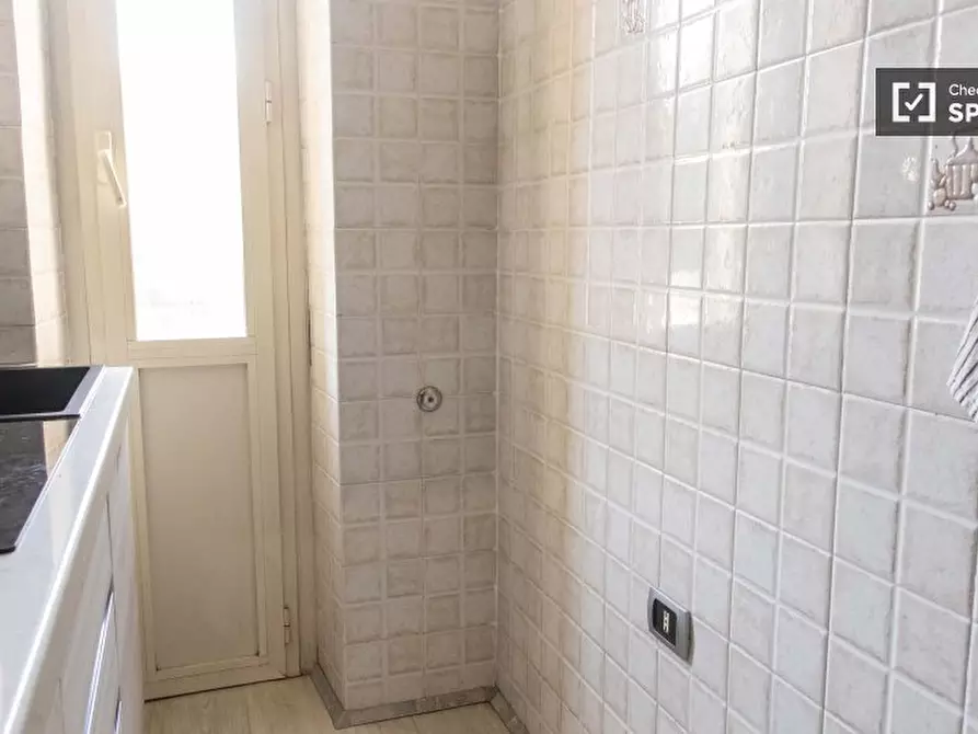 Immagine 9 di Camera condivisa in affitto  in via Carlo Emanuele a Roma