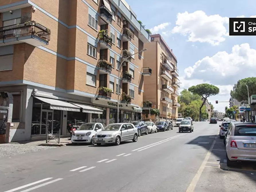 Immagine 18 di Camera condivisa in affitto  in Via di Grotta Perfetta a Roma