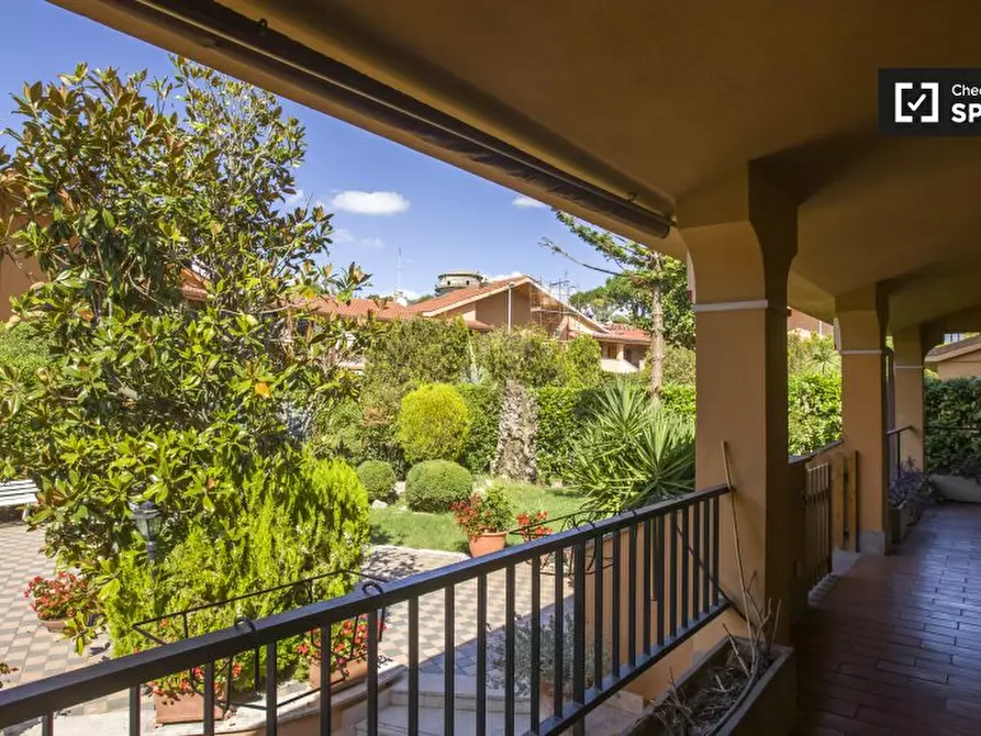 Immagine 8 di Appartamento in affitto  in Via Del fosso di Fioranello a Roma