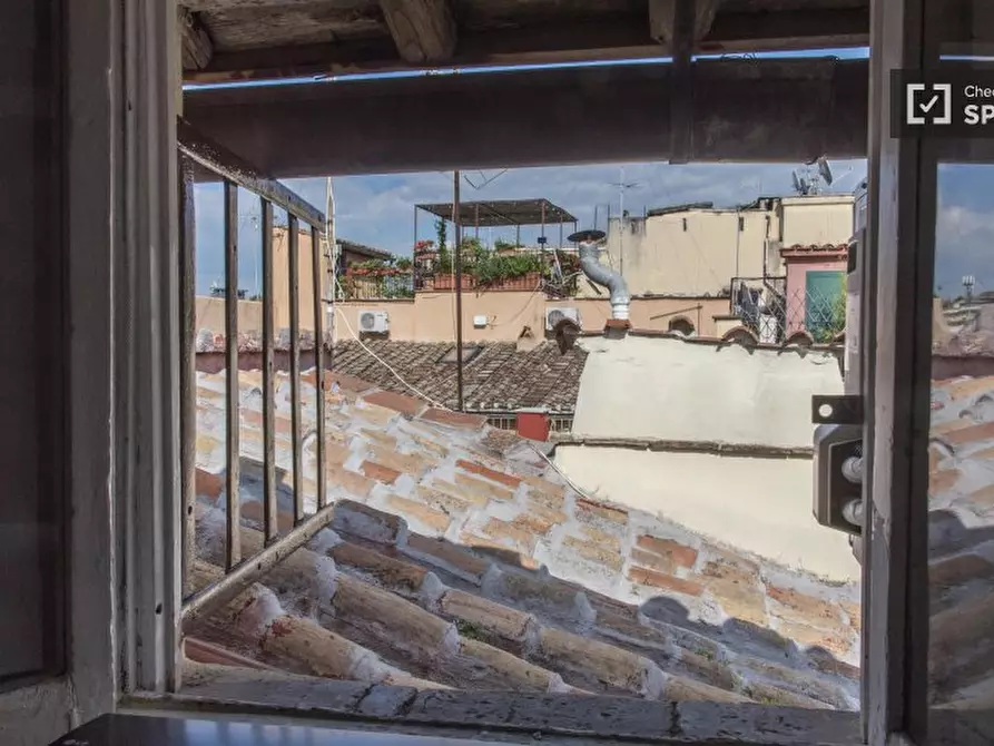 Immagine 11 di Appartamento in affitto  in Via di S. Calisto a Roma