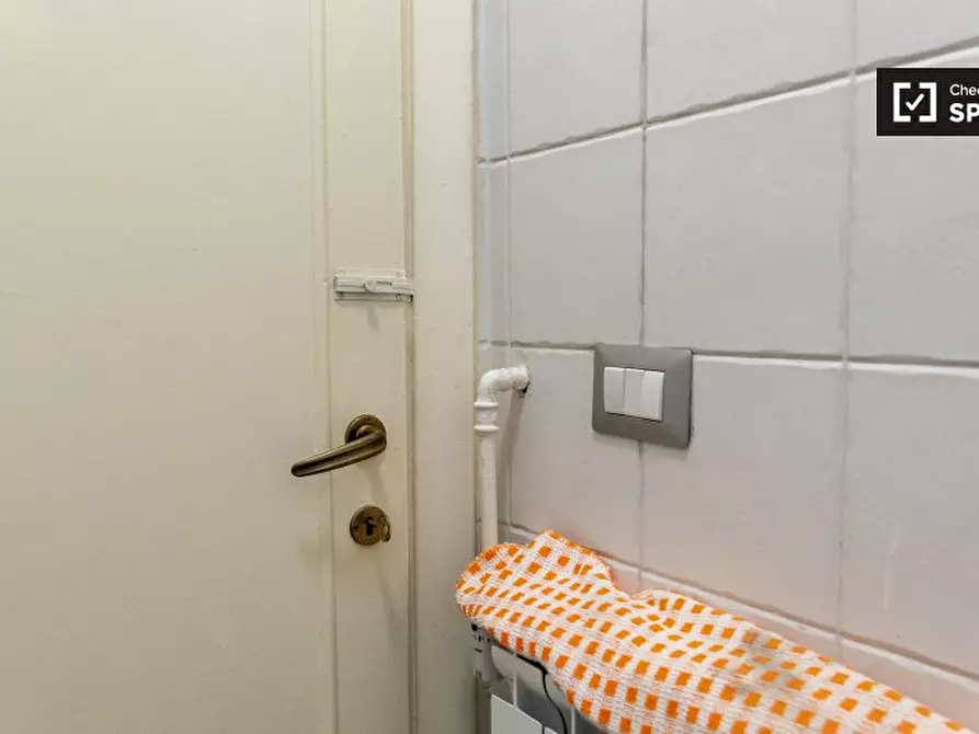 Immagine 18 di Camera condivisa in affitto  in Viale delle Provincie a Roma