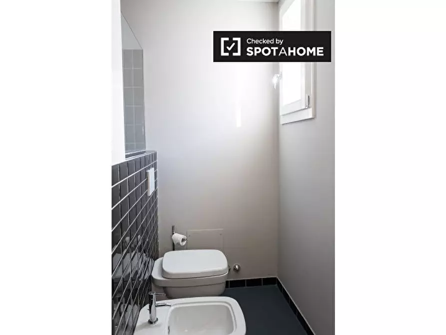 Immagine 15 di Ufficio in affitto  in Via Irnerio a Bologna