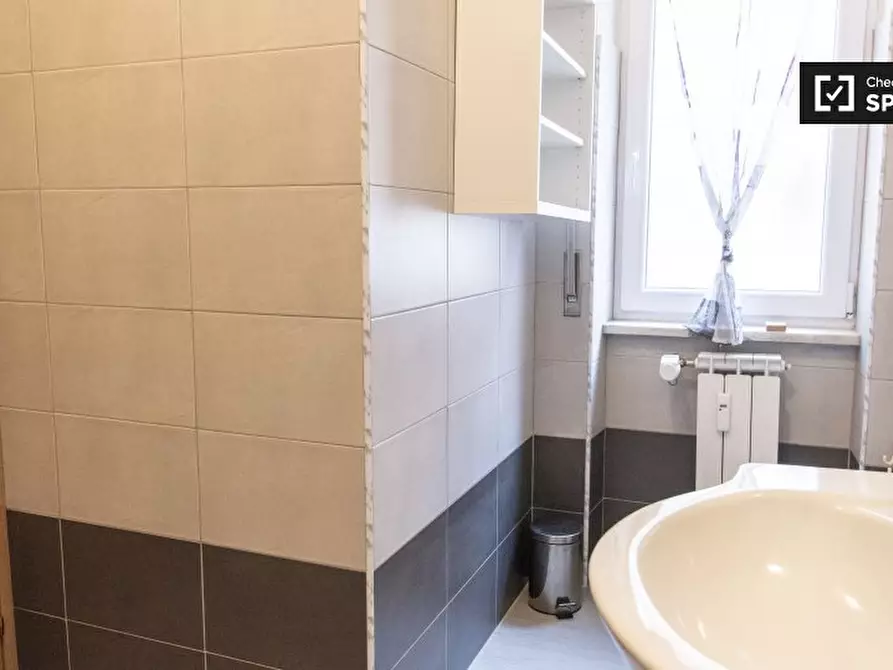 Immagine 14 di Camera condivisa in affitto  in Via Tarquinio Collatino a Roma