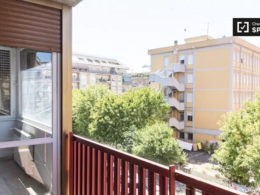 Immagine 18 di Camera condivisa in affitto  in Via Luca Valerio a Roma