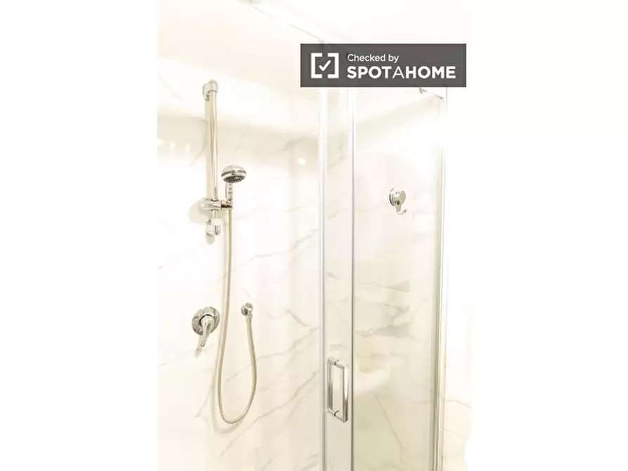 Immagine 19 di Camera condivisa in affitto  in Via Vetulonia a Roma