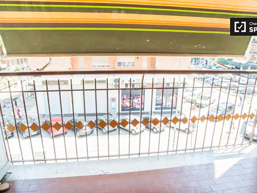 Immagine 15 di Camera condivisa in affitto  in Via Lucio Calpurnio Bibulo a Roma