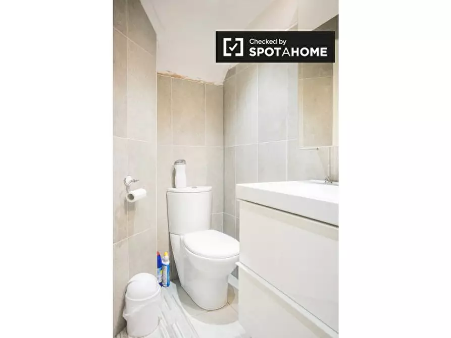 Immagine 16 di Camera condivisa in affitto  in Rochford Way a Croydon