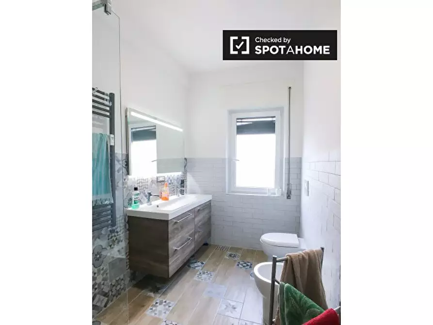 Immagine 15 di Camera condivisa in affitto  in Viale Giustiniano Imperatore a Roma