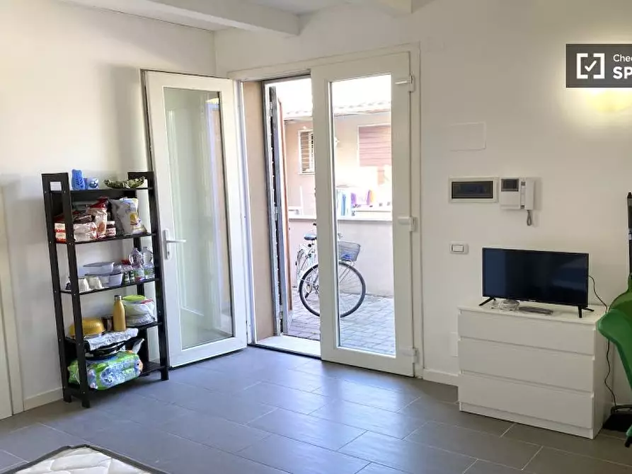 Immagine 3 di Camera condivisa in affitto  in Via di Carcaricola a Roma